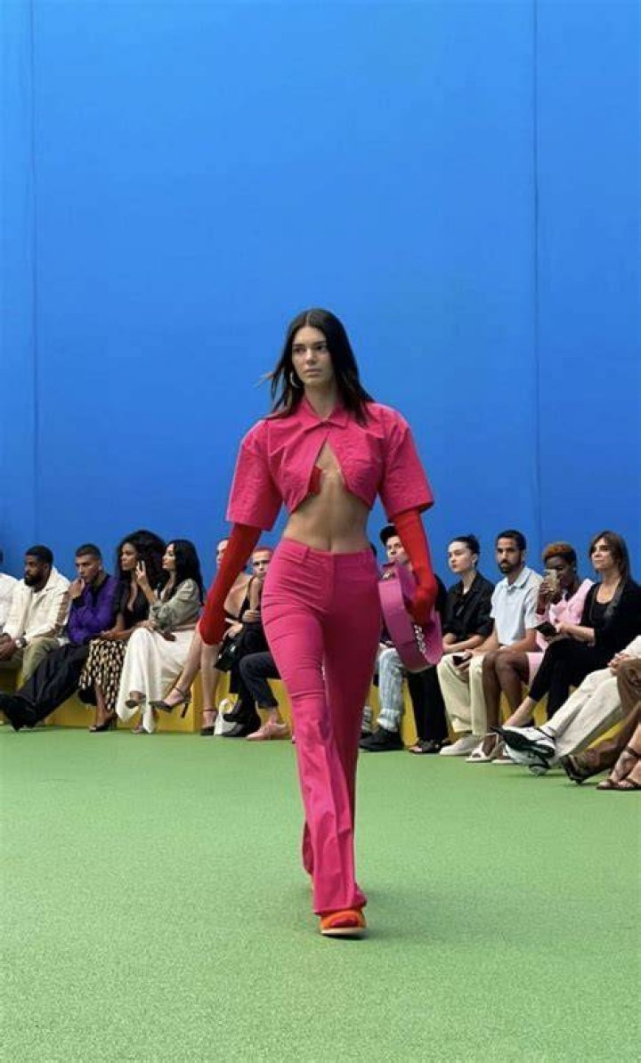 Kendall Jenner In Jacquemus Show