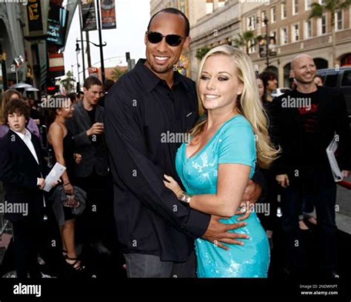 Kendra Wilkinson at a premiere