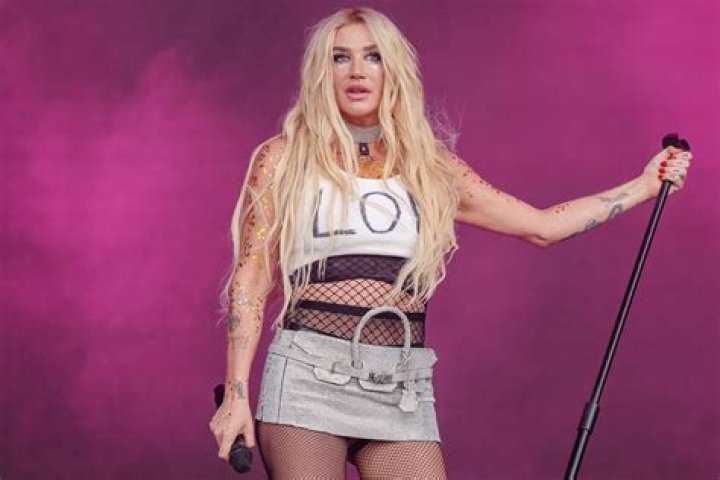 Kesha singing