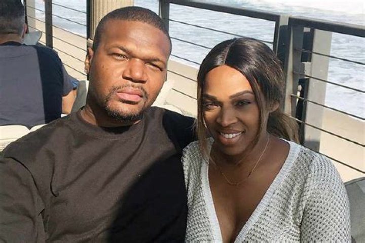 Khadijah Haqq Splits From Husband Bobby McCray After 13 Years Married – Hollywood Life