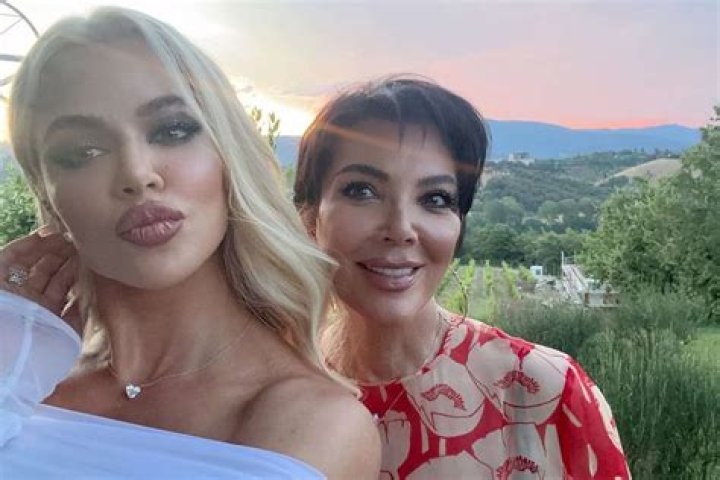 Khloe Kardashian and her mom Kris Jenner are seen holding hands together while filming the TV Show in Central Park New York CityPictured: Khloe KardashianRef: SPL5264724 091021 NON-EXCLUSIVEPicture by: Elder Ordonez / SplashNews.comSplash News and PicturesUSA: +1 310-525-5808London: +44 (0)20 8126 1009Berlin: +49 175 3764 Rights, No Poland Rights, No Portugal Rights, No Russia Rights