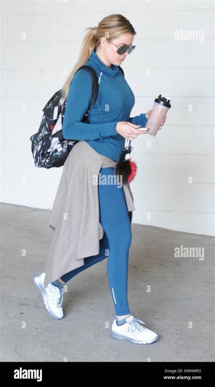 Khloe Kardashian leaves the gym after a workout in Beverly Hills, CA on April 23, 2015. Pictured: Khloe Kardashian Ref: SPL1007122 230415 NON-EXCLUSIVE Picture by: SplashNews.com Splash News and Pictures Los Angeles: 310-821-2666 New York: 212-619-2666 London: +44 (0)20 7644 7656 Berlin: +49 175 3764 166 World Rights