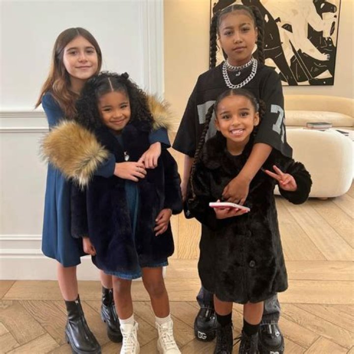Khloe & Kourtney Kardashian’s Workout — How They Lost 40 Pounds & You Can Too