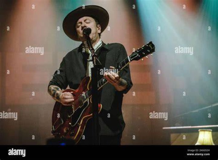 Kiefer Sutherland Performs in 2021