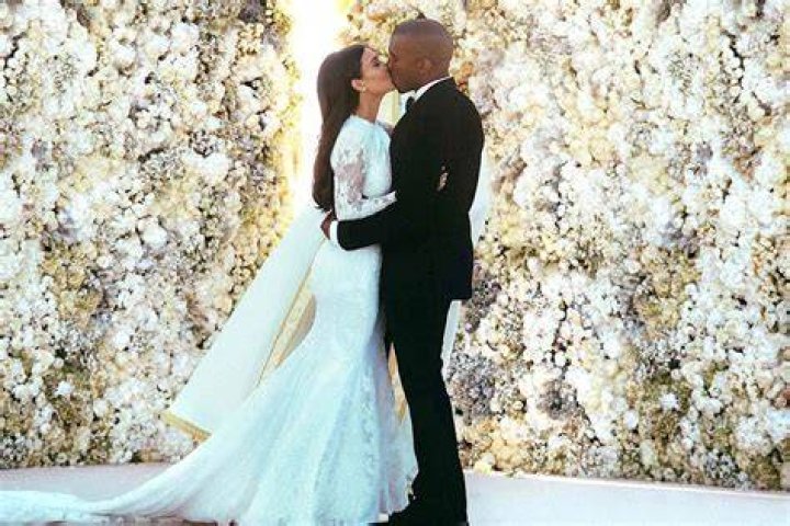 Kim Kardashian and Kanye West make a statement heading to NBC Studios for her SNL debut. Pictured: Kim Kardashian,Kanye West Ref: SPL5264719 091021 NON-EXCLUSIVE Picture by: @TheHapaBlonde / SplashNews.com Splash News and Pictures USA: +1 310-525-5808 London: +44 (0)20 8126 1009 Berlin: +49 175 3764 166 World Rights