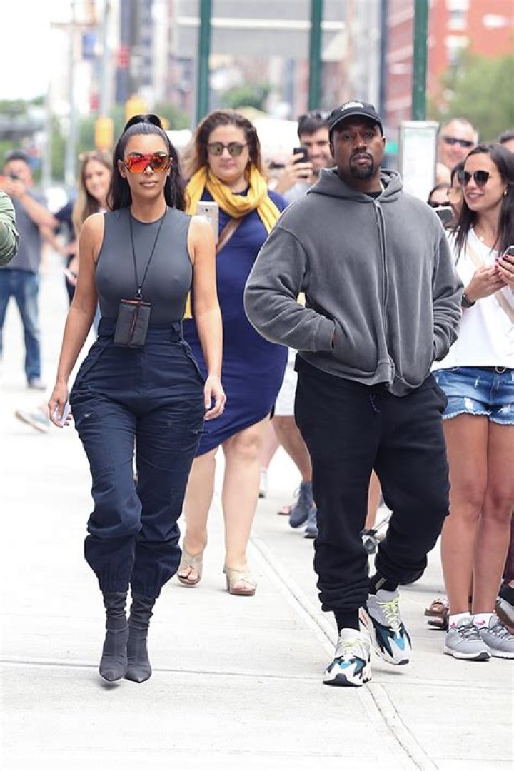 Kim Kardashian Cries Over Kanye West’s Antisemitic Comments – Hollywood Life