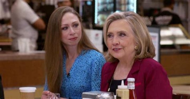 Kim Kardashian Hits Up A Coffee Shop With Hillary & Chelsea Clinton For New TV Show