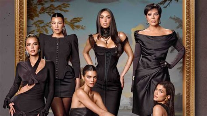 Kim Kardashian holds Saint&rsquo;s hand and carries Chicago