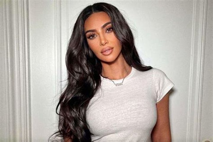 Kim Kardashian In A Sweatshirt & Leggings