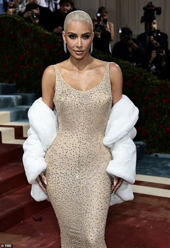 Kim Kardashian’s Cleanse — Diet To Lose Weight Before Met Gala – Hollywood Life