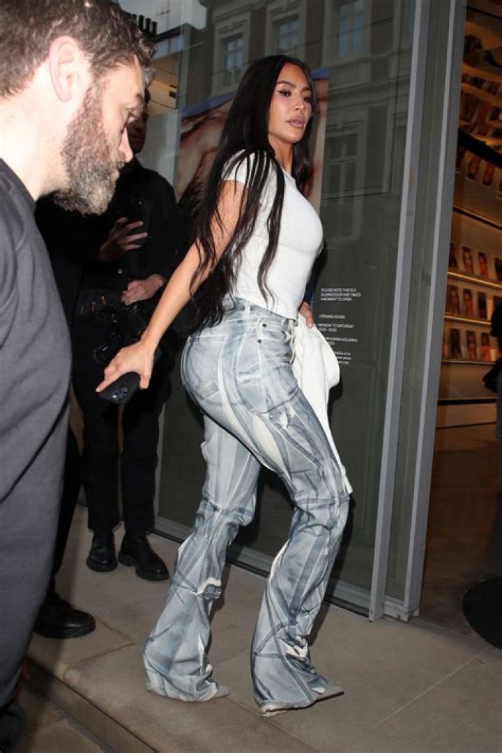 Kim Kardashian’s Cut Up Jeans & Tube Top – Photos – Hollywood Life