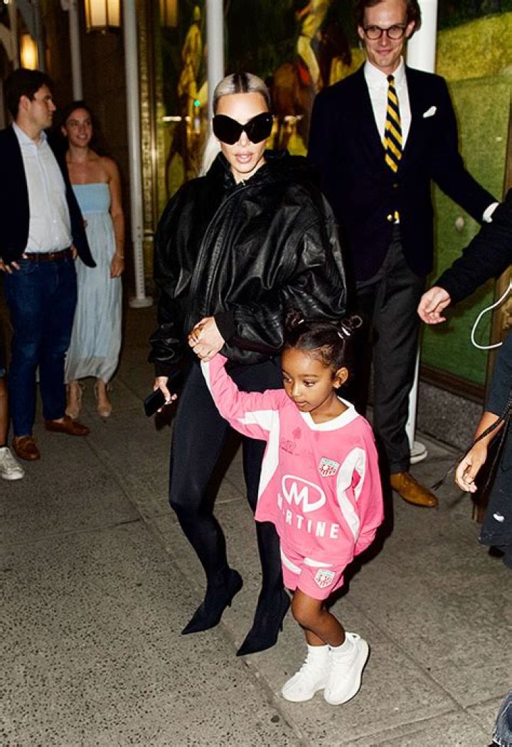 Kim Kardashian Shares Cute Photos Of Chicago & Niece Dream – Hollywood Life