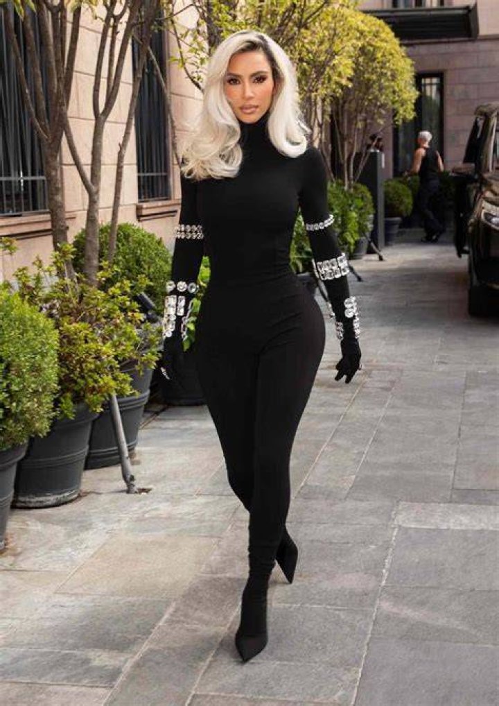 Kim Kardashian Steps Out For Dinner In New York City This Evening. The do it all mom looked ravishing in red!Pictured: Kim KardashianRef: SPL5499446 021122 NON-EXCLUSIVEPicture by: Elder Ordonez / SplashNews.comSplash News and PicturesUSA: +1 310-525-5808London: +44 (0)20 8126 1009Berlin: +49 175 3764 Rights, No Poland Rights, No Portugal Rights, No Russia Rights