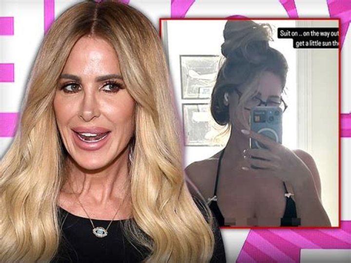 Kim Zolciak nearly Spills Out Of Low-Cut Top Amidst 40 Degree NYC Temperatures During BravoCon