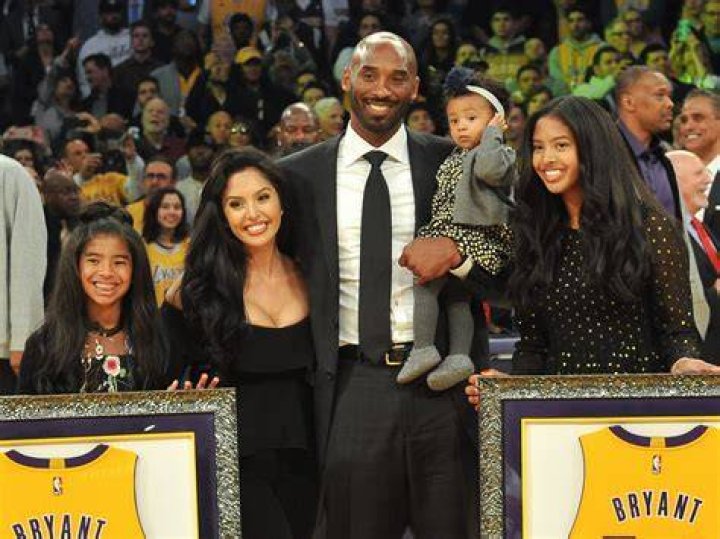 Kobe Bryant’s Daughters Bianka & Capri In His Lakers Jerseys – Hollywood Life