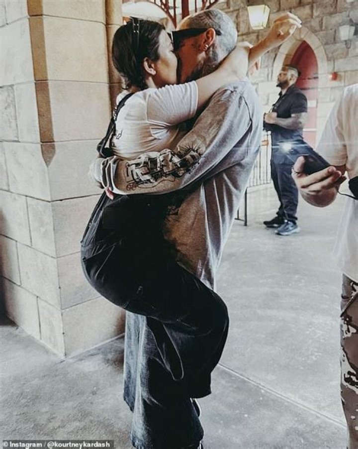 Kourtney & Travis Kiss At The Grammys