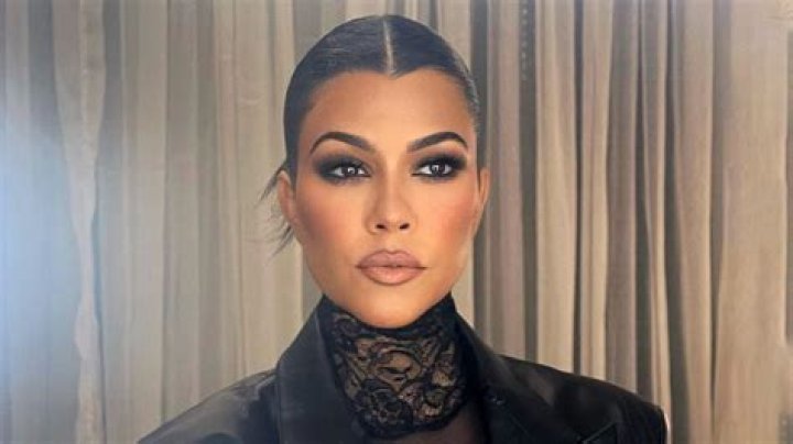Kourtney Kardashian Shares Unedited Bikini Photo & Fans Love It – Hollywood Life