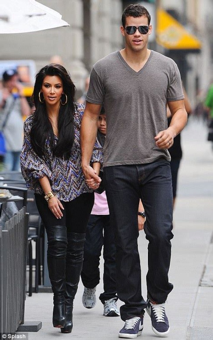 Kris Humphries with friends Kris Humphries out and about in Los Angeles, America - 20 Feb 2014 Kris Humphries and friends go shopping at James Perse on Melrose in West Hollywood