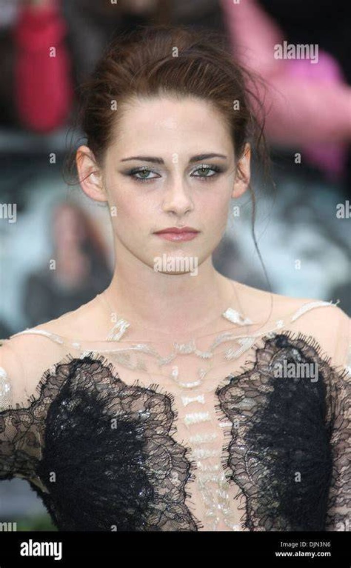 Kristen Stewart World Premiere of 'Cold Creek Manor' September 17, 2003 - Hollywood, CA. Kristen Stewart . World premiere of COLD CREEK MANOR at the historic El Capitan Theatre. There was a party afterward at the White Lotus Restaurant. Photo by Alberto Rodriguez&reg;Berliner Studio/BEImages