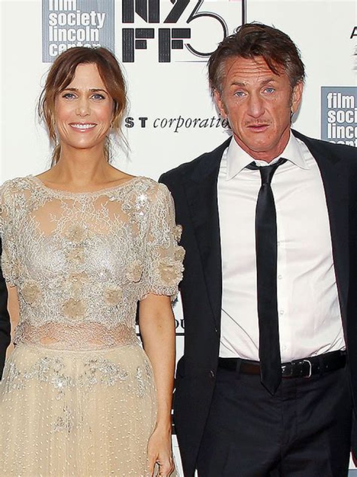 Kristen Wiig Wears Bikini With Shirtless Sean Penn At Beach: Photos – Hollywood Life