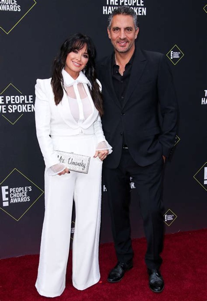 Kyle Richards Supports Mauricio Umansky at ‘DWTS’ Premiere – Hollywood Life