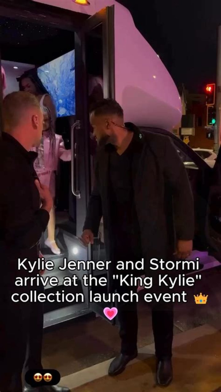 Kylie Jenner & Stormi arrive at a London Studio. 05 Aug 2022 Pictured: Kylie Jenner & Stormi. Photo credit: Raw Image LTD/MEGA TheMegaAgency.com +1 888 505 6342 (Mega Agency TagID: MEGA884068_005.jpg) [Photo via Mega Agency]