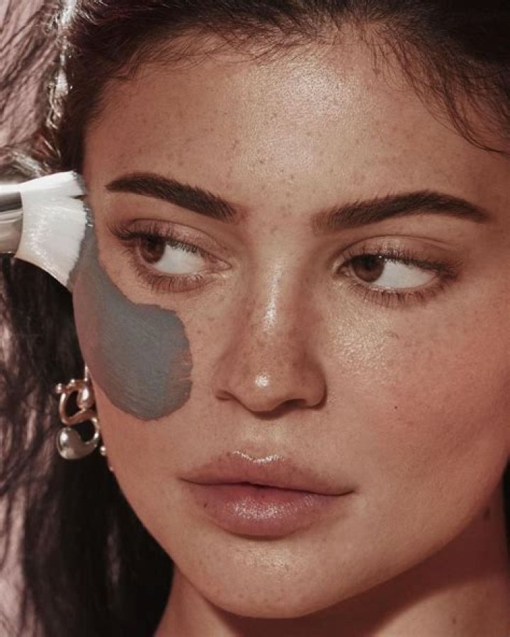 Kylie Jenner Reveals Her Freckles In Stunning Makeup-Free Quarantine Videos