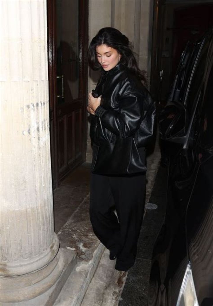Kylie Jenner Rocks Leather Jacket & Jeans In Paris Amid Pandemic – Hollywood Life