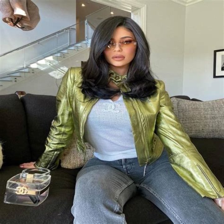 Kylie Jenner Shows Off A ‘Vicious’ New Look In Lime Green Bikini As She Channels Fergie — Pic