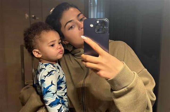 Kylie Jenner & Travis Scott Hold Hands In Italy After Her Bday: Pics – Hollywood Life