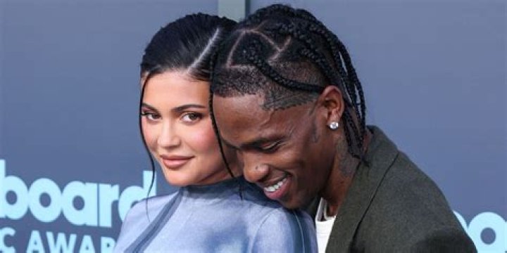 Kylie Jenner & Travis Scott Trying To Keep ‘Relationship Status Under Wraps’: ‘They Love Each Other’