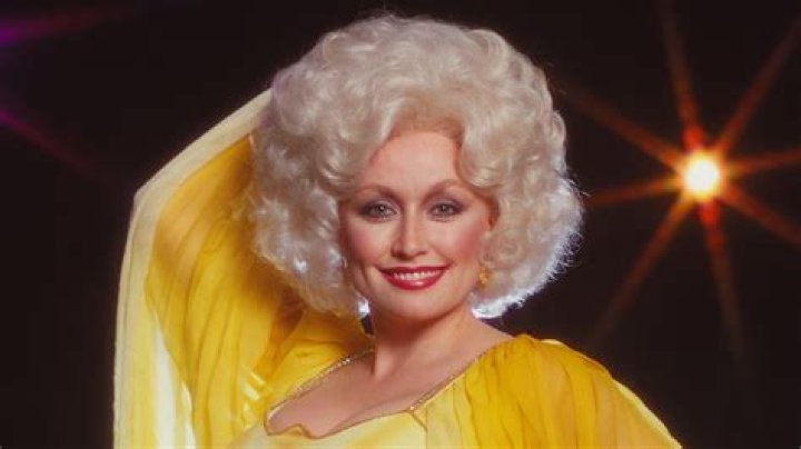 Lauren Alaina’s Dolly Parton Playboy Bunny Halloween Costume – Photo – Hollywood Life