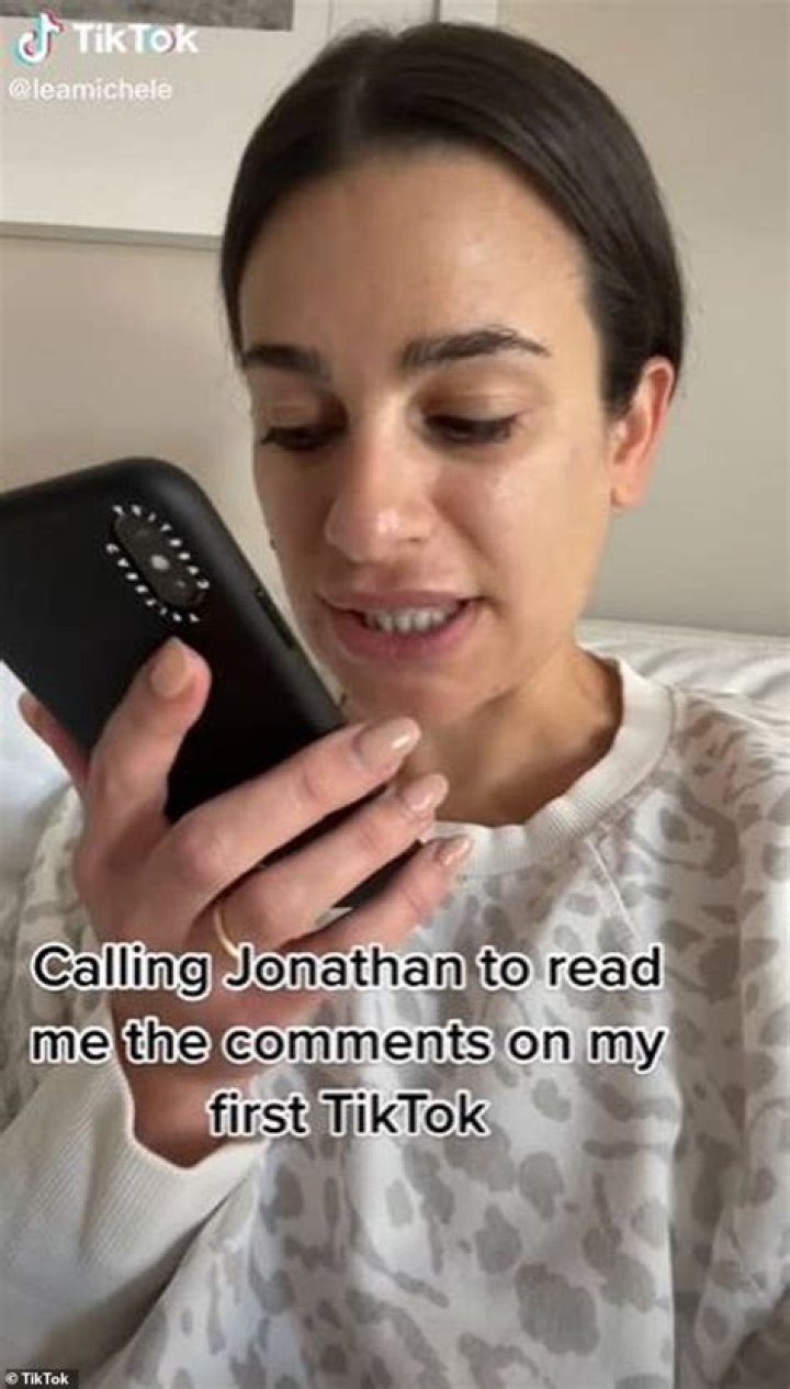 Lea Michele Spoofs Rumor She Can’t Read In Hilarious TikTok With Jonathan Groff: Watch