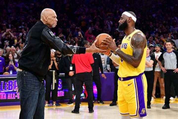 LeBron James Breaks Shaquille O’Neal’s Record For Most Points In NBA Playoffs – Hollywood Life