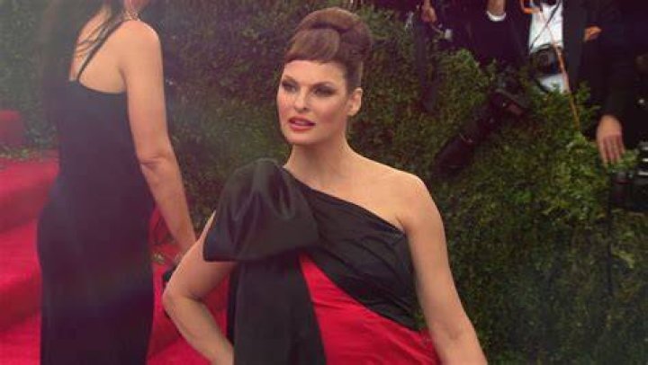 Linda Evangelista ‘Pleased’ To Settle Coolsculpting Case After Procedure Left Her ‘Disfigured’
