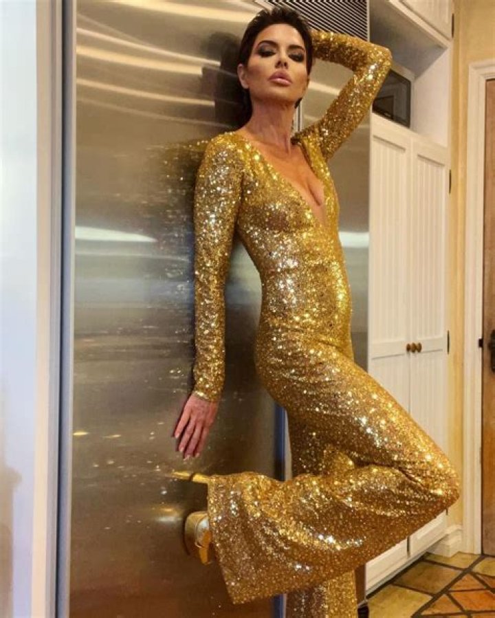 Lisa Rinna Posts ‘Thirst Trap’ Selfie In Cutout Swimsuit Proving It’s Still Hot Girl Summer