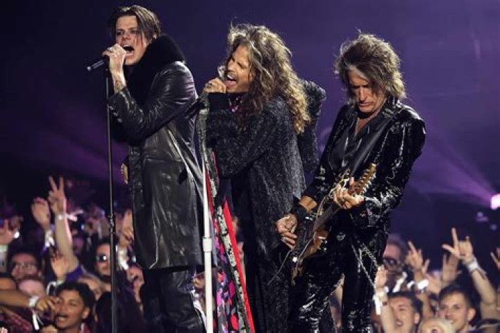 Liv & Steven Tyler At The &lsquo;Armageddon&rsquo; Premiere