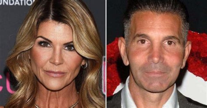 Lori Loughlin & Mossimo Giannulli’s Marriage Under ‘Strain’ Amid Scandal – Hollywood Life
