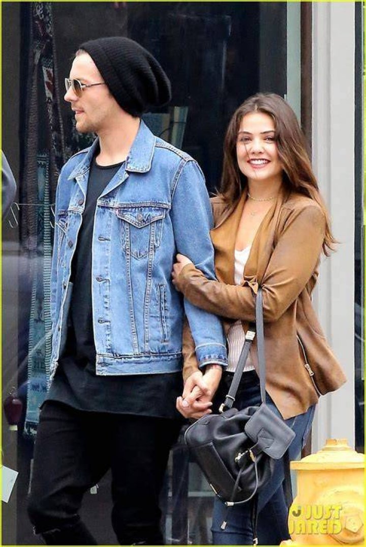 Louis Tomlinson, Danielle Campbell Louis Tomlinson and Danielle Campbell out and about, Los Angeles, America - 20 Feb 2016 Louis Tomlinson from One Direction and new girlfriend Danielle Campbell shopping at Bristol Farms