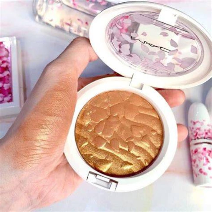 MAC Boom, Boom, Bloom High-Light Powder in Fleur Real, $30, MACCosmetics.com, Macy&rsquo;s, Ulta, Nordstrom, Bloomingdale&rsquo;s