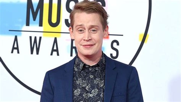 Macaulay Culkin Calls Drugs ‘Old Friends’ & Insists He’s Clean For GF – Hollywood Life