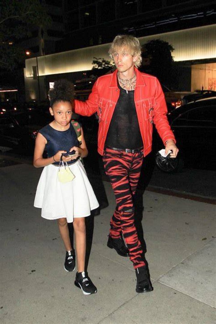 Machine Gun Kelly & Daughter Casie Enjoy A Night Out: Photos – Hollywood Life