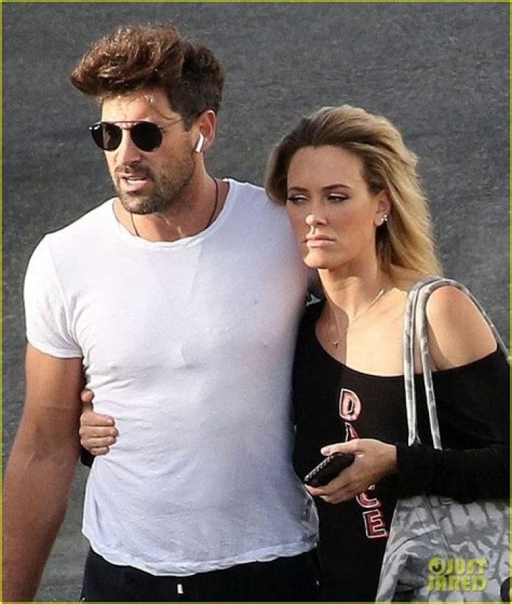 Maksim Chmerkovskiy & Peta Murgatroyd’s PDA & Kisses Before ‘DWTS’ Premiere – Hollywood Life