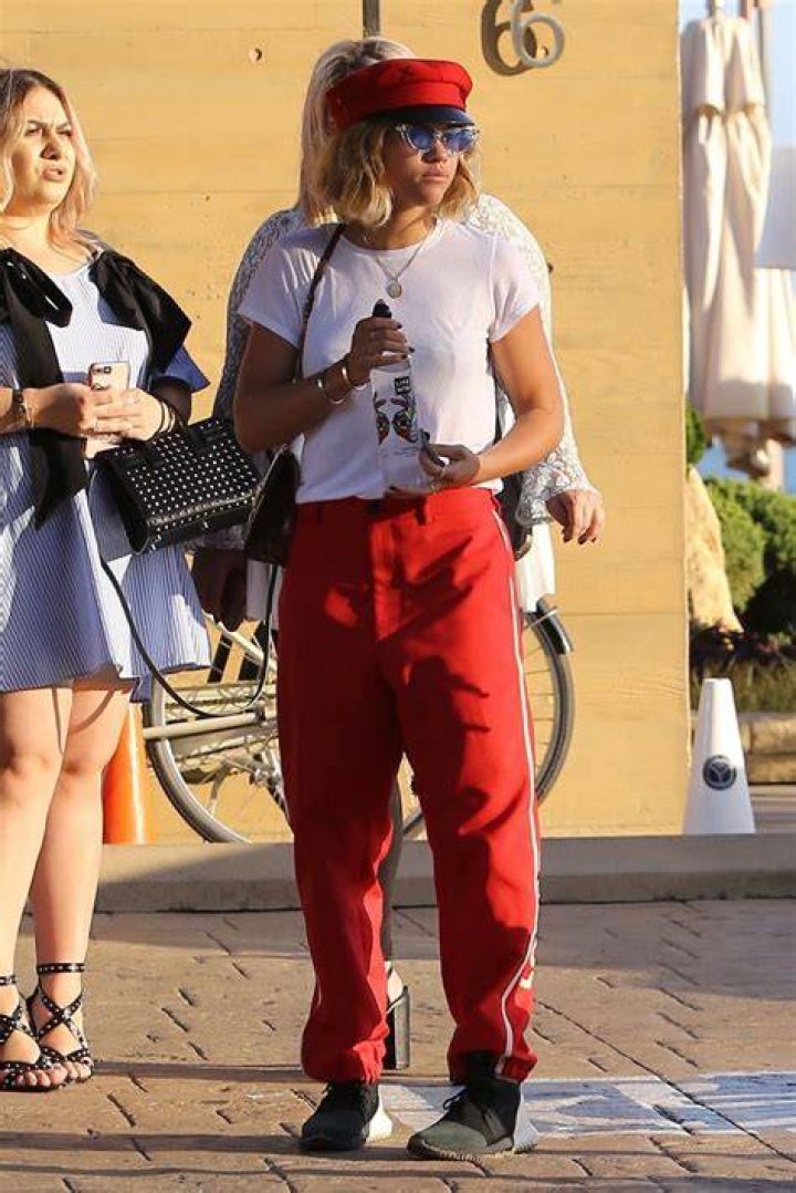 Malibu, CA - Sofia Richie, Scott Disick, and Kylie Jenner return to their cars at the valet after having dinner together at Nobu in Malibu with their kids Penelope, Reign, and Stormi.Pictured: Scott DisickBACKGRID USA 19 AUGUST 2019 USA: +1 310 798 9111 / : +44 208 344 2007 / *UK Clients - Pictures Containing ChildrenPlease Pixelate Face Prior To Publication*