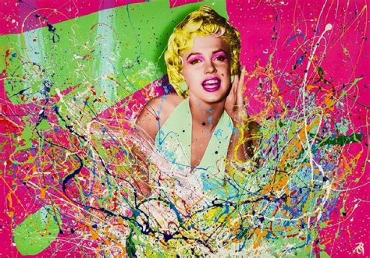 Marilyn Monroe Makes A Splash