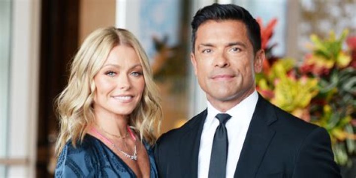 Mark Consuelos Told Kelly Ripa There’s ‘Only Room For One Man’ In Their ‘Traditional’ Marriage