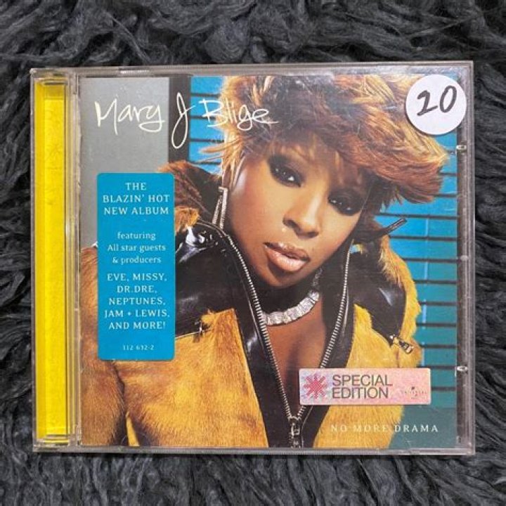 MARY J BLIGE 1997 LAUNCH OF 'MEN IN BLACK' FILM SOUNDTRACK AT TOWER RECORDS IN NEW YORK, AMERICA - 1997