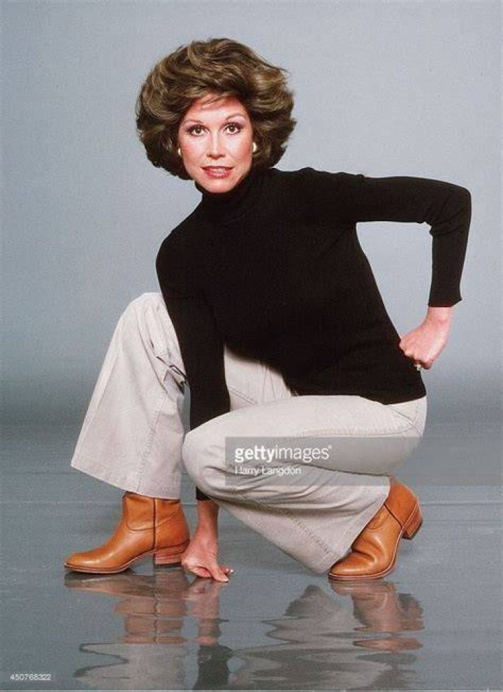 Mary Tyler Moore Poses