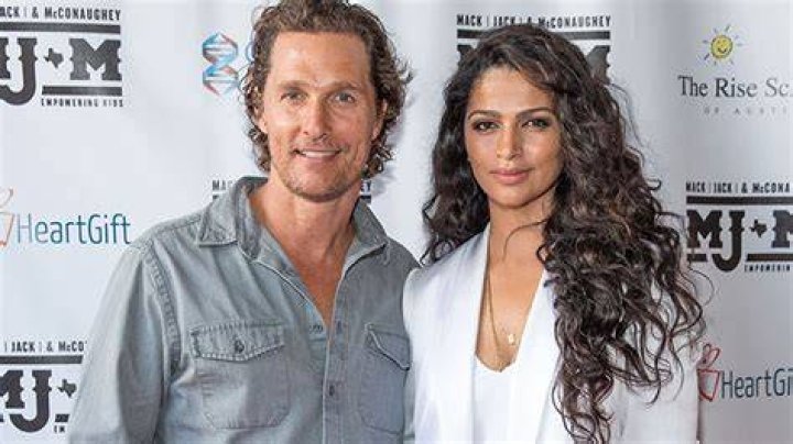 Matthew McConaughey & Wife Camila Alves Link Arms In NYC: Photos – Hollywood Life