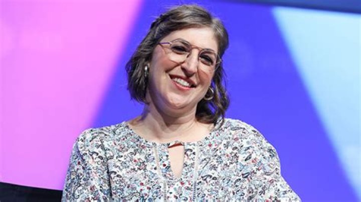 Mayim Bialik Rocks New Hairstyle On ‘Jeopardy!’ & Fans React – Hollywood Life